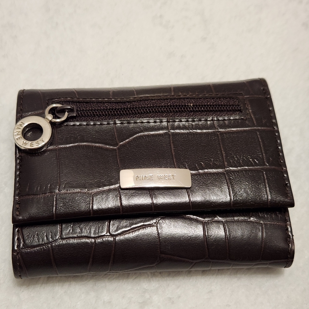 ⭐️ Nine West Dark Brown Faux Alligator Crossbody Bag with Matching Wallet - Picture 3 of 10